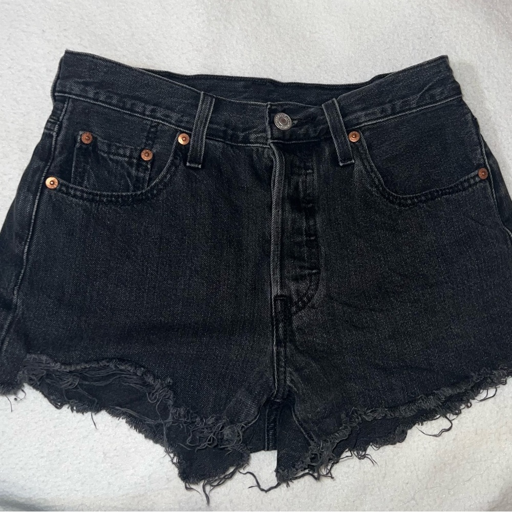 501 Levi's Black Jean Shorts High-Waisted Distressed